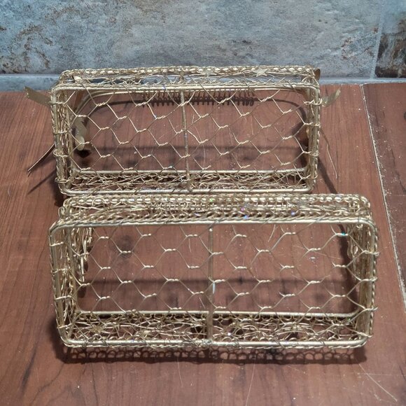 Gold Metal Wire Basket Christmas Tree and Ribbon Design Christmas Container Deco - Picture 6 of 9